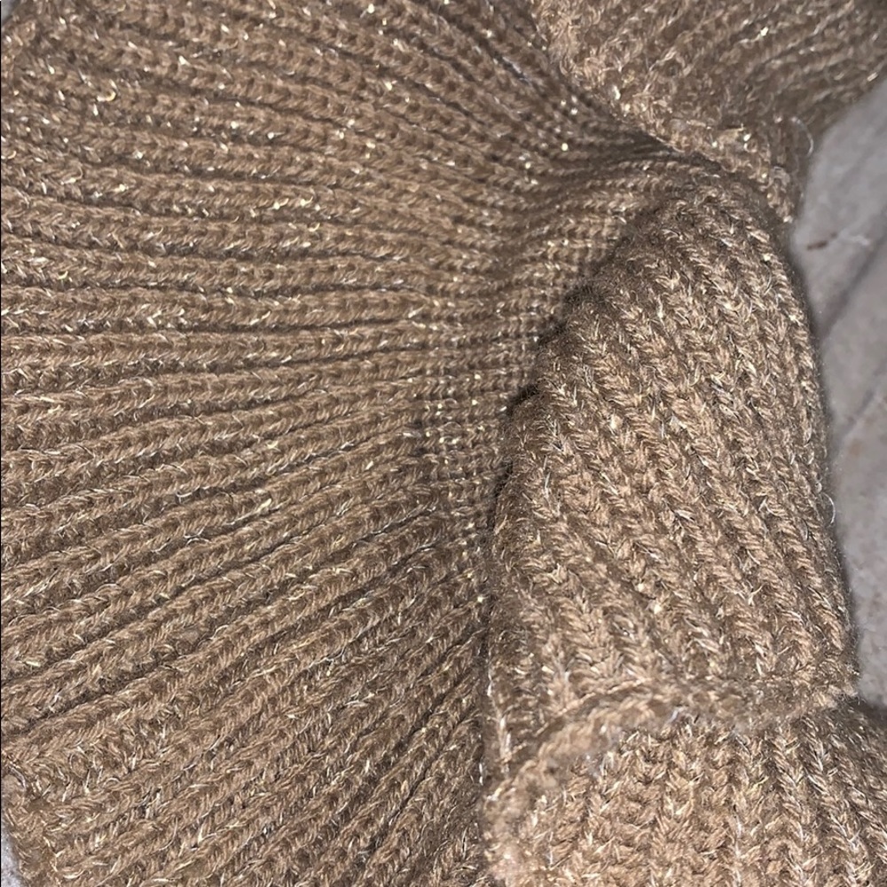 Frilly Scarf - Picture 2 of 3